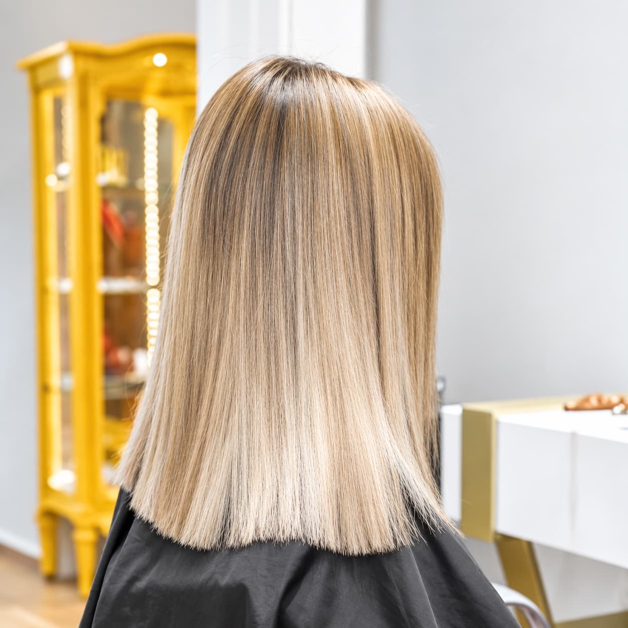 Trim or Treatment? Πότε τα Μαλλιά σας Χρειάζονται Κούρεμα και Πότε Θεραπεία