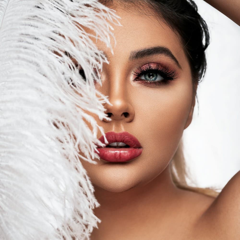 Σκιές, κραγιόν και foundation για τέλειο μακιγιάζ