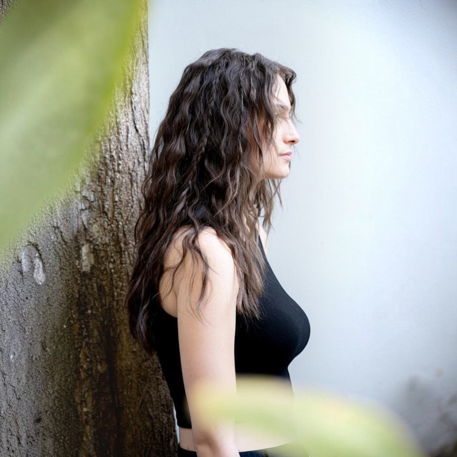 Sea Salt Spray σε μαλλιά με φυσικά beach waves και texture