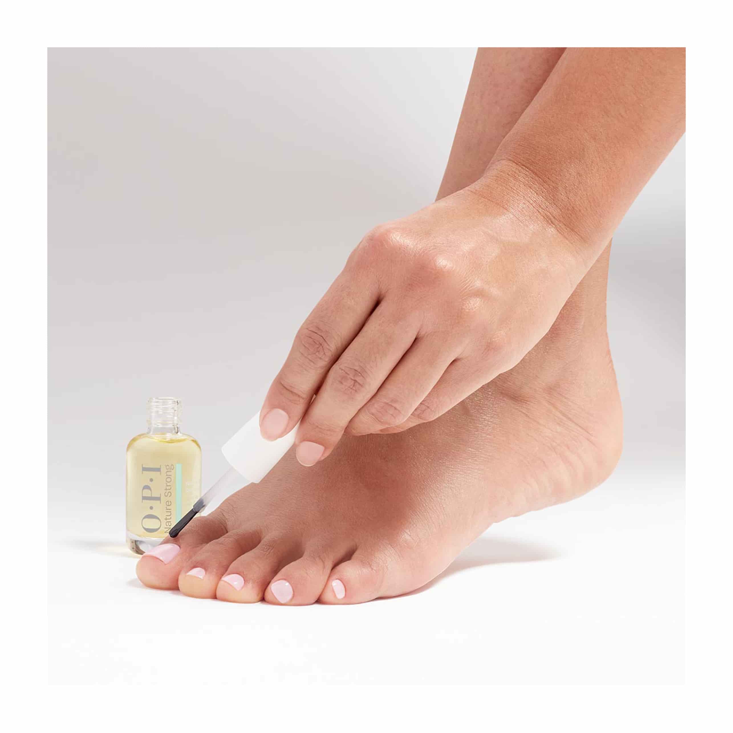 OPI Nature Strong Skin Care Glow Up Nail and Cuticle Oil Ενυδατικό Έλαιο Επωνυχίων 15ml 4